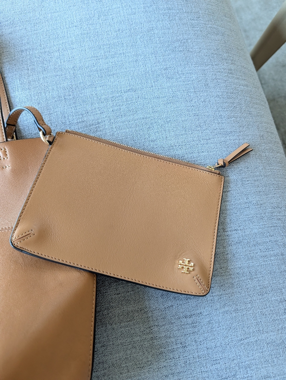 Tory Burch Block-T medeum long sholder tote - Picture 15 of 16